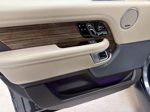 Used 2019 Land Rover Range Rover HSE image 14