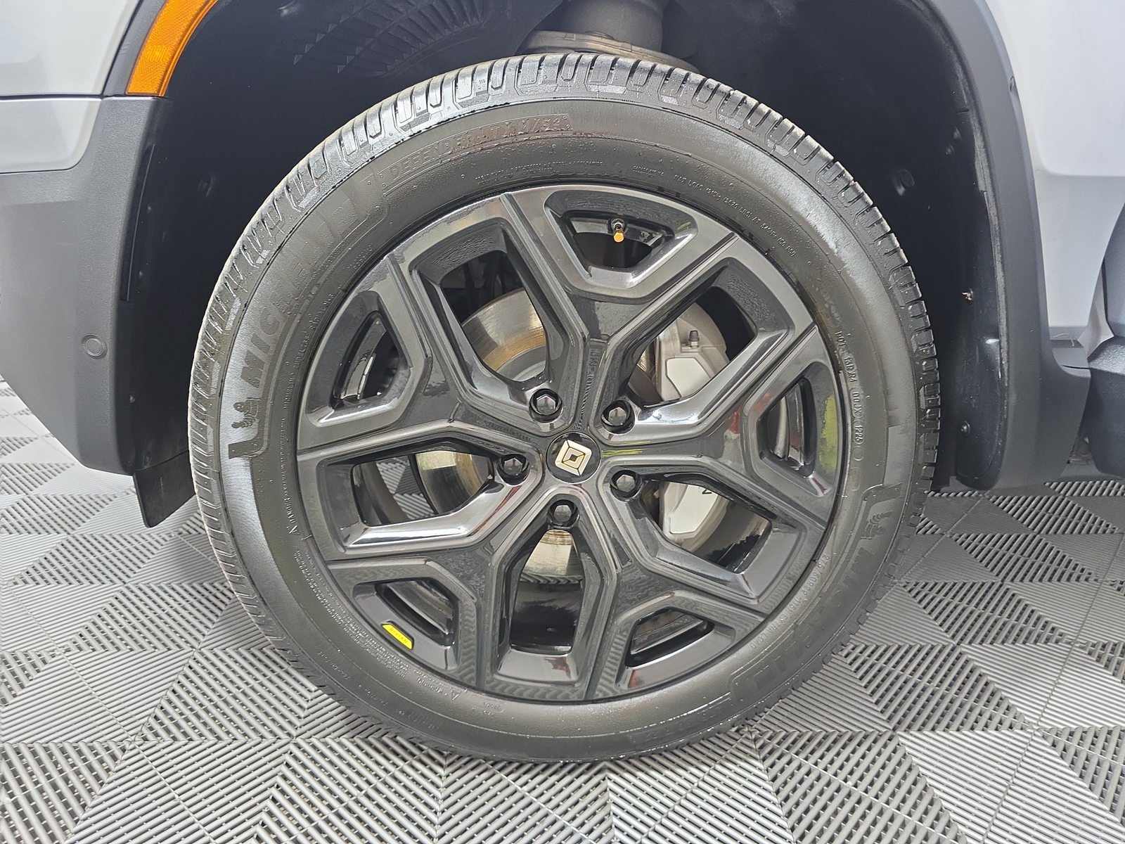 Used 2023 Rivian R1T Adventure Dual AWD/4WD image 9