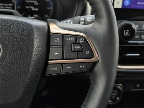 Used 2025 Toyota Grand Highlander AWD Hybrid image 17