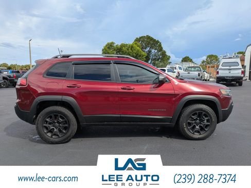 Used 2021 Jeep Cherokee Trailhawk w/ Technology Group AWD/4WD image 2