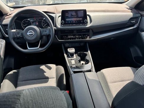 Used 2023 Nissan Rogue SV image 11