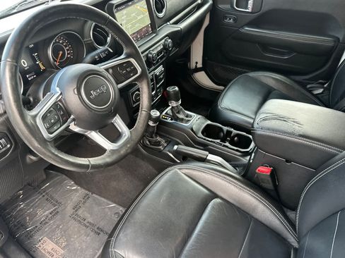 Used 2020 Jeep Gladiator Overland AWD/4WD image 11