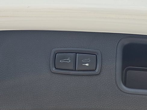 Used 2023 Porsche Macan AWD/4WD image 13