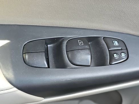 Used 2016 Nissan Sentra S FWD image 25