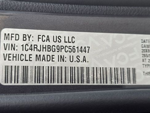 Used 2023 Jeep Grand Cherokee Limited w/ Luxury Tech Group II AWD/4WD image 29