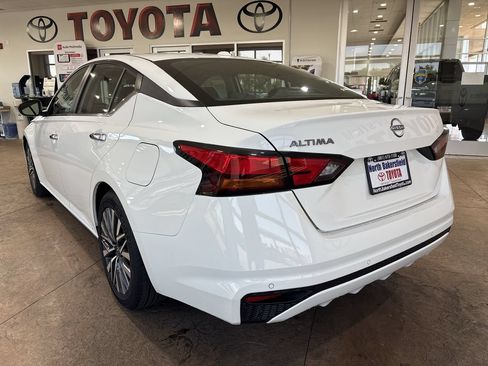 Used 2025 Nissan Altima 2.5 SV FWD image 8