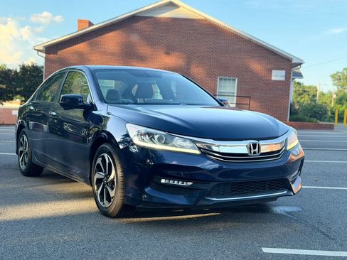 Used 2017 Honda Accord EX image 8
