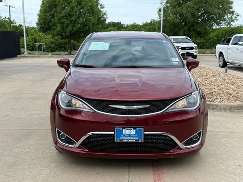 Used 2018 Chrysler Pacifica Touring Plus w/ Tire & Wheel Group FWD image 11