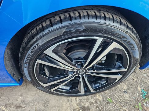 Used 2022 Nissan Sentra SR w/ SR Premium Package FWD image 5