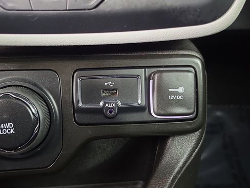 Used 2023 Jeep Renegade Latitude AWD/4WD image 22