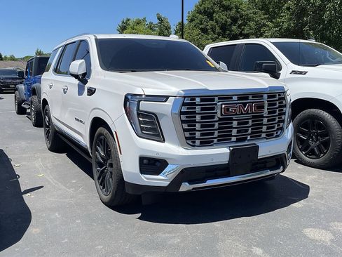 Used 2025 GMC Yukon Denali w/ Denali Reserve Package AWD/4WD image 2