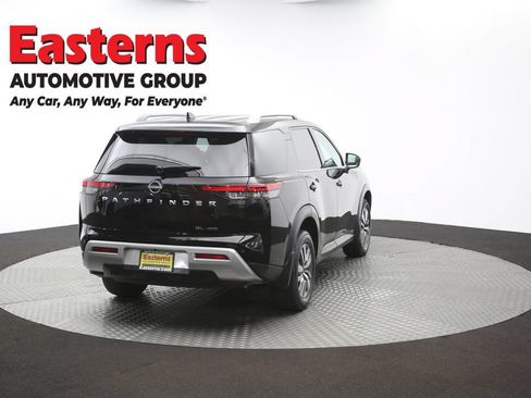 Used 2022 Nissan Pathfinder SL AWD/4WD image 38