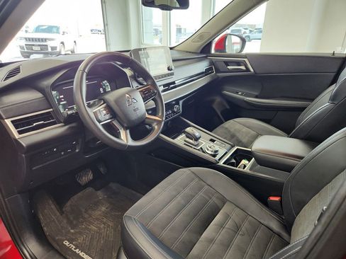 Used 2025 Mitsubishi Outlander SE image 21