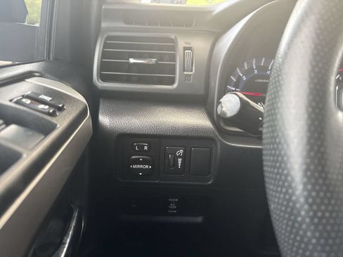 Used 2018 Toyota 4Runner SR5 AWD/4WD image 18
