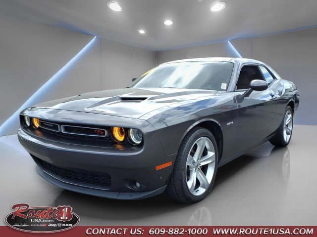 Used 2018 Dodge Challenger R/T RWD image 8