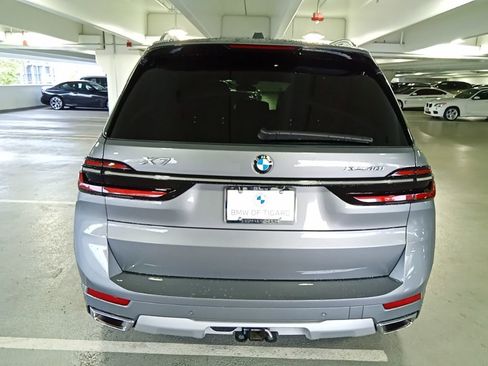 Used 2024 BMW X7 xDrive40i w/ Premium Package image 7