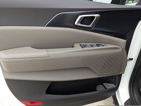 New 2026 Kia Carnival FWD image 18