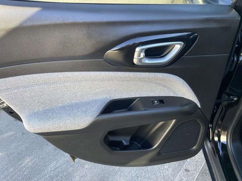 Used 2025 Jeep Compass Latitude image 22