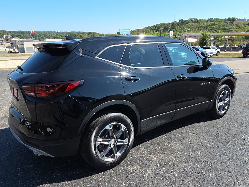 Used 2024 Chevrolet Blazer LT w/ Convenience Package FWD image 8