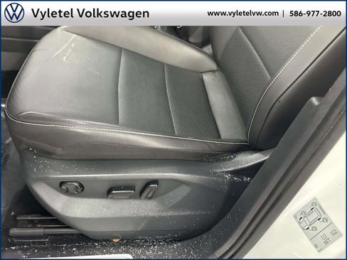 Used 2021 Volkswagen Tiguan SE R-Line image 21