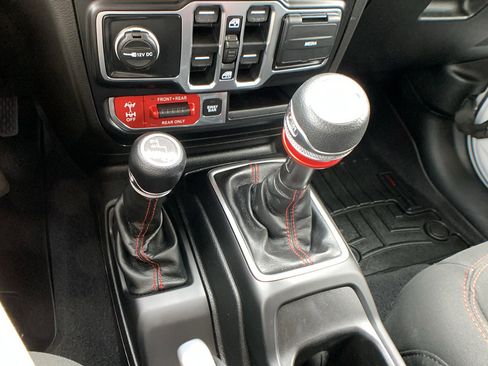 Used 2019 Jeep Wrangler Unlimited Rubicon w/ Cold Weather Group image 20