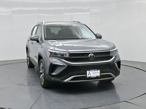 Used 2023 Volkswagen Taos SE w/ Panoramic Sunroof Package AWD/4WD image 24