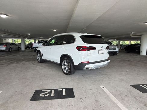 Used 2024 BMW X5 sDrive40i w/ Premium Package RWD image 3