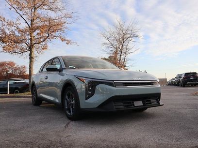 New 2025 Kia K4 LXS