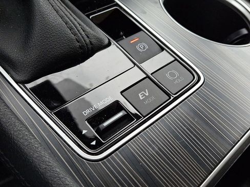 Used 2023 Toyota Sienna Limited image 29