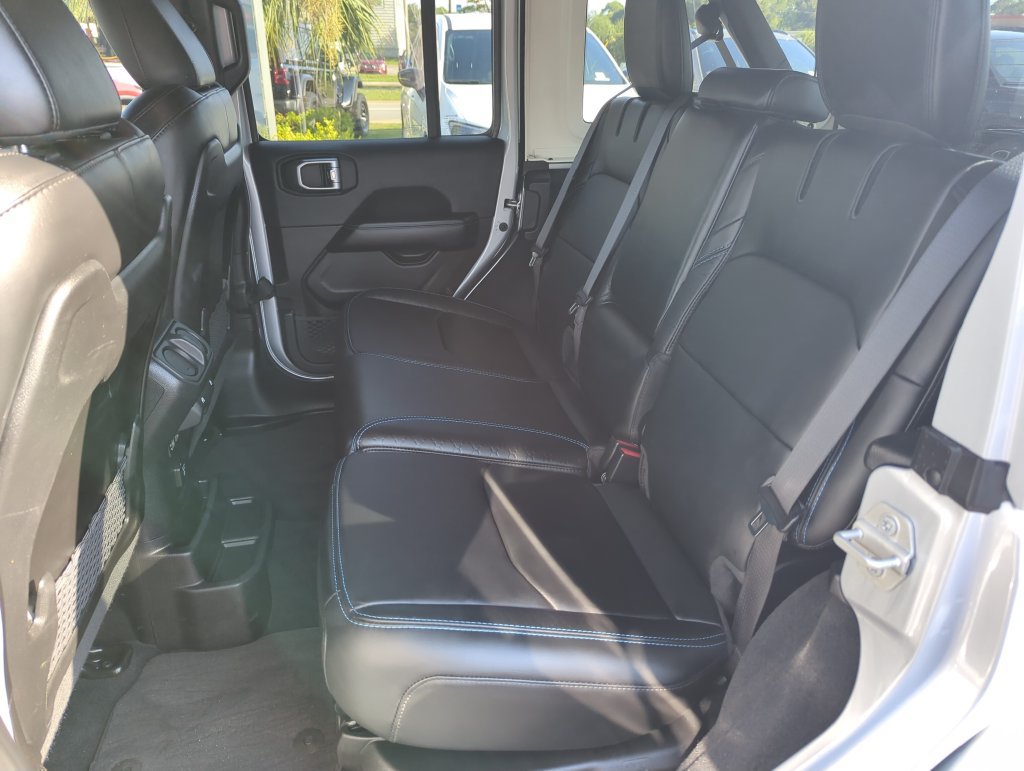 Used 2024 Jeep Wrangler High Altitude AWD/4WD image 25