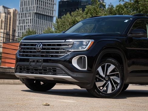 Certified 2026 Volkswagen Atlas SE AWD/4WD image 2