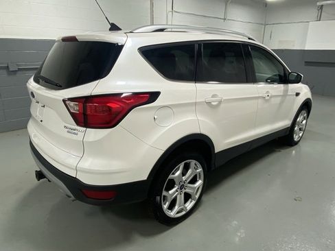 Used 2019 Ford Escape Titanium image 3