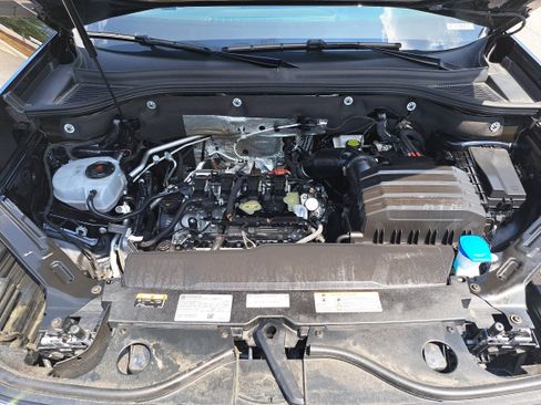 Certified 2025 Volkswagen Atlas SE FWD image 30