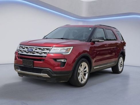 Used 2018 Ford Explorer XLT w/ Equipment Group 201A FWD image 6