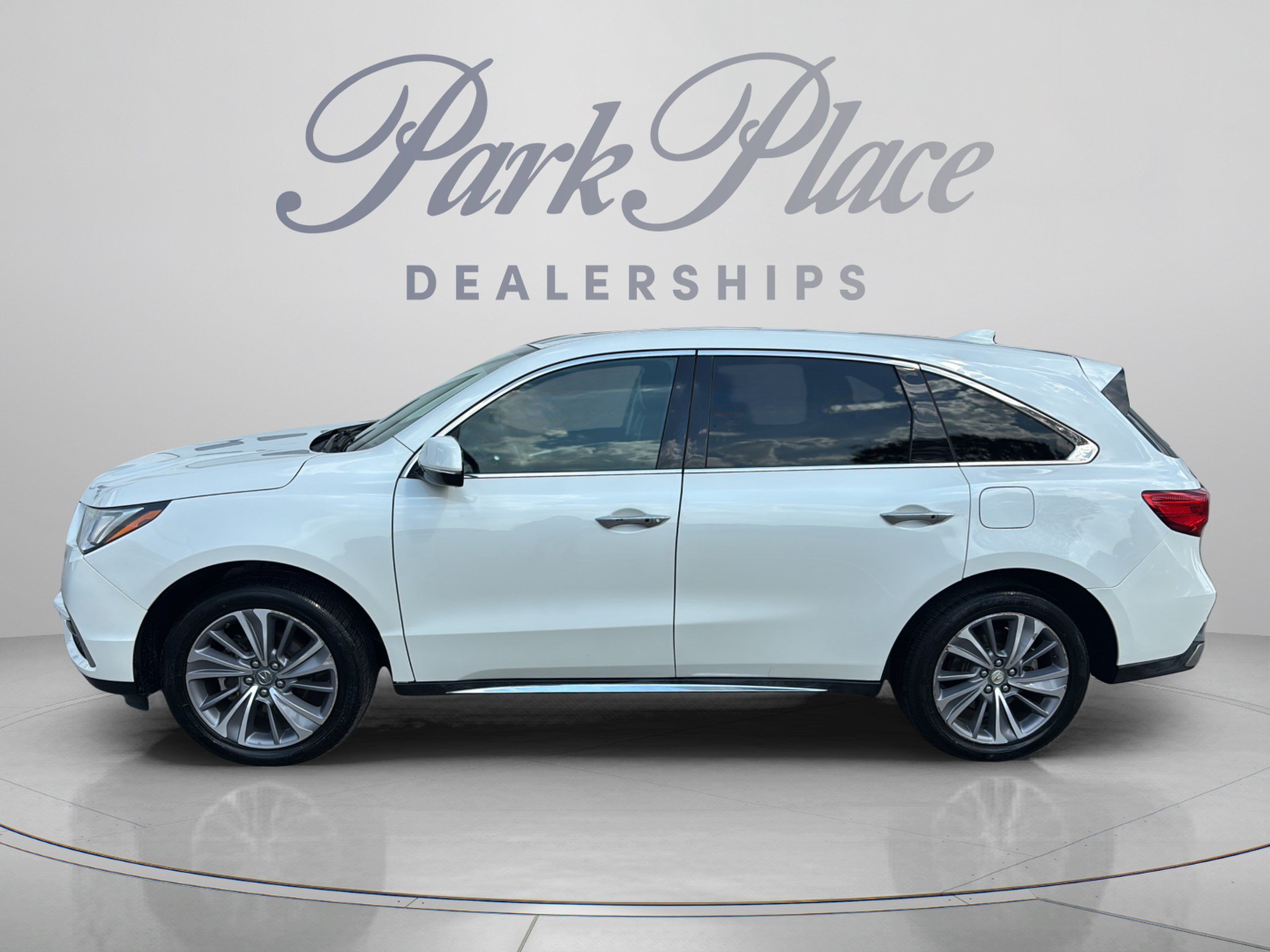 Used 2018 Acura MDX w/ Technology Package FWD image 2