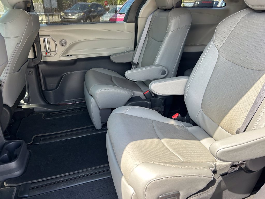 Certified 2023 Toyota Sienna Limited AWD/4WD image 17