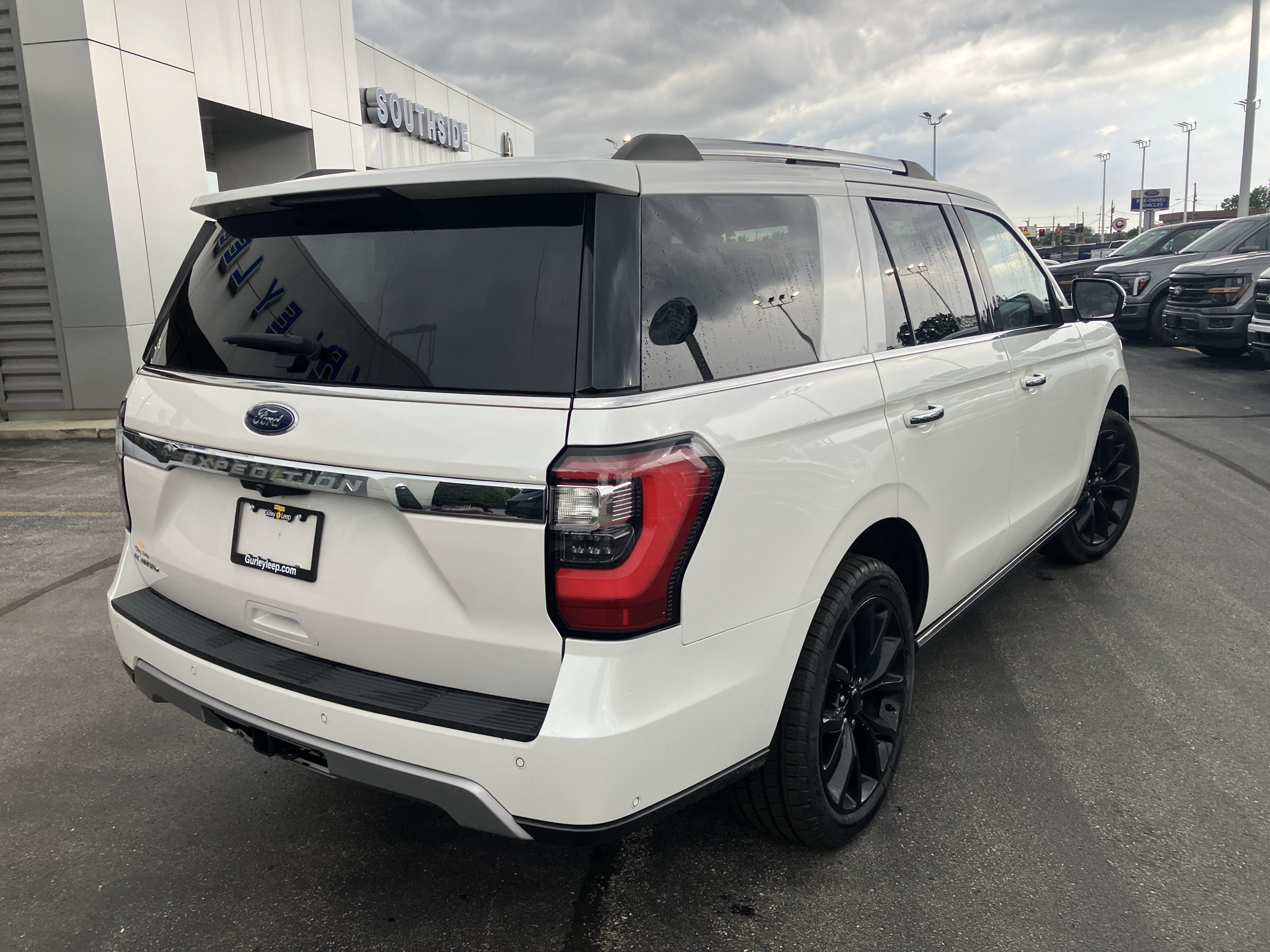 Used 2019 Ford Expedition Limited w/ Equipment Group 302A AWD/4WD image 7