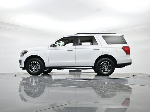 Certified 2022 Ford Expedition XLT image 44