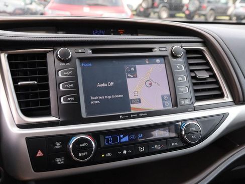 Used 2019 Toyota Highlander XLE AWD/4WD image 18