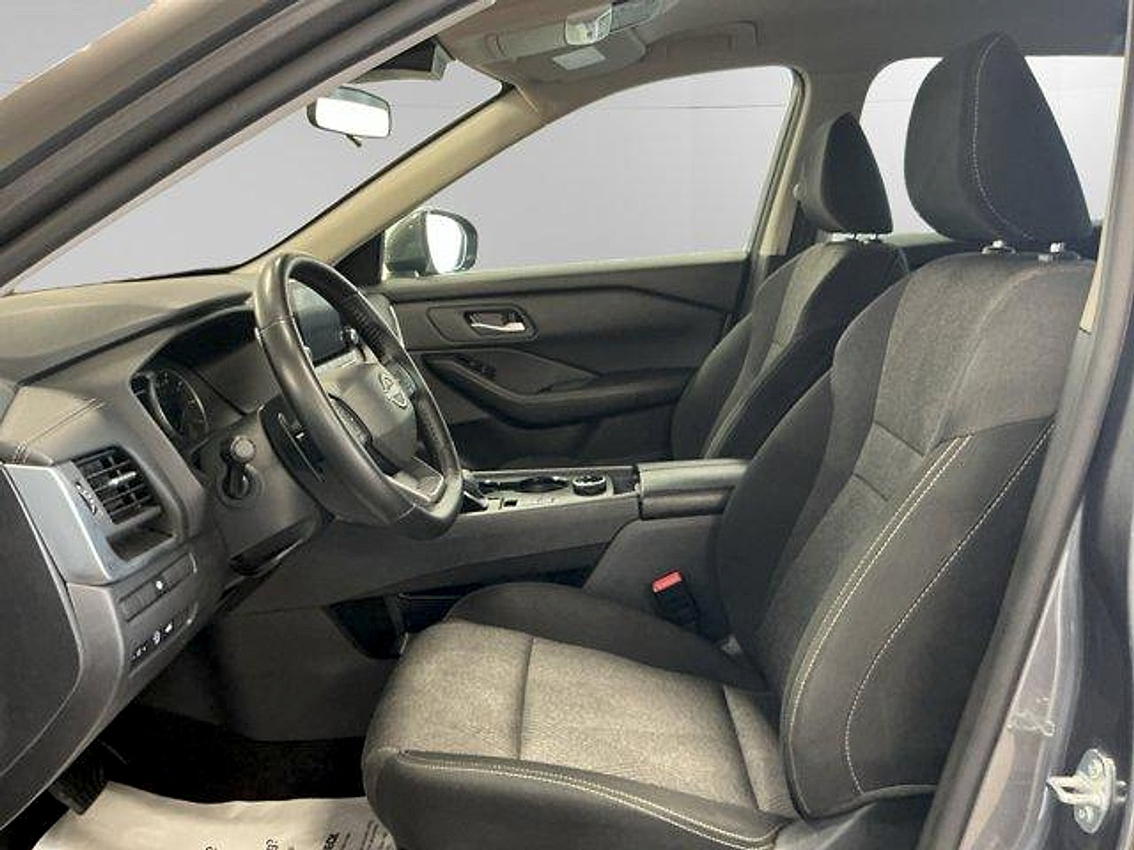 Used 2025 Nissan Rogue SV AWD/4WD image 9