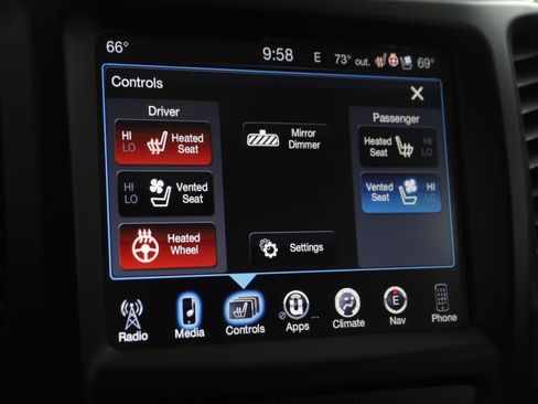 Used 2018 Jeep Cherokee Overland AWD/4WD image 8