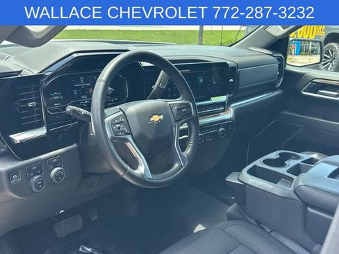 Used 2025 Chevrolet Silverado 1500 LT AWD/4WD image 15