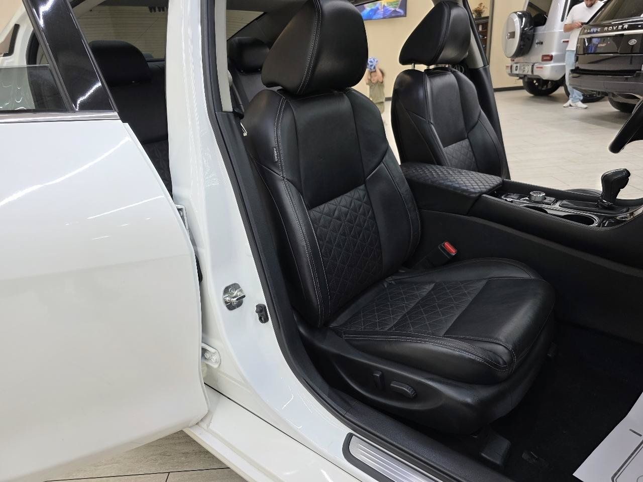 Used 2017 Nissan Maxima Platinum w/ Interior Lighting Package FWD image 18