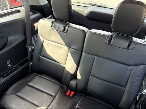 Used 2022 Ford Explorer XLT w/ Equipment Group 202A RWD image 39