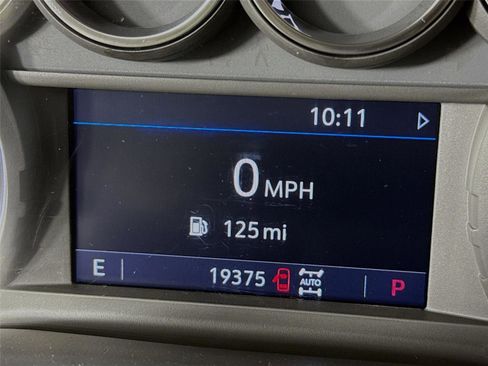 Used 2021 Chevrolet Silverado 1500 LT Trail Boss w/ Convenience Package II AWD/4WD image 2