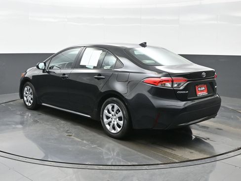 Used 2022 Toyota Corolla LE image 4