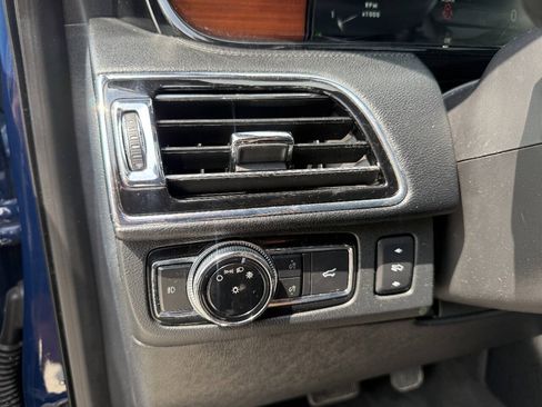 Used 2018 Lincoln Navigator Reserve w/ Technology Package AWD/4WD image 17
