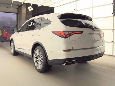 Used 2023 Acura MDX SH-AWD w/ Advance Package image 9