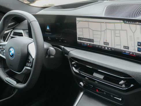 Certified 2025 BMW i4 eDrive40 w/ Premium Package RWD image 10