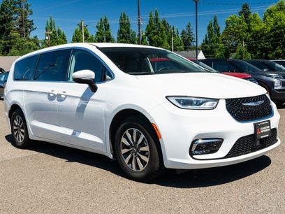 Used 2023 Chrysler Pacifica Touring-L
